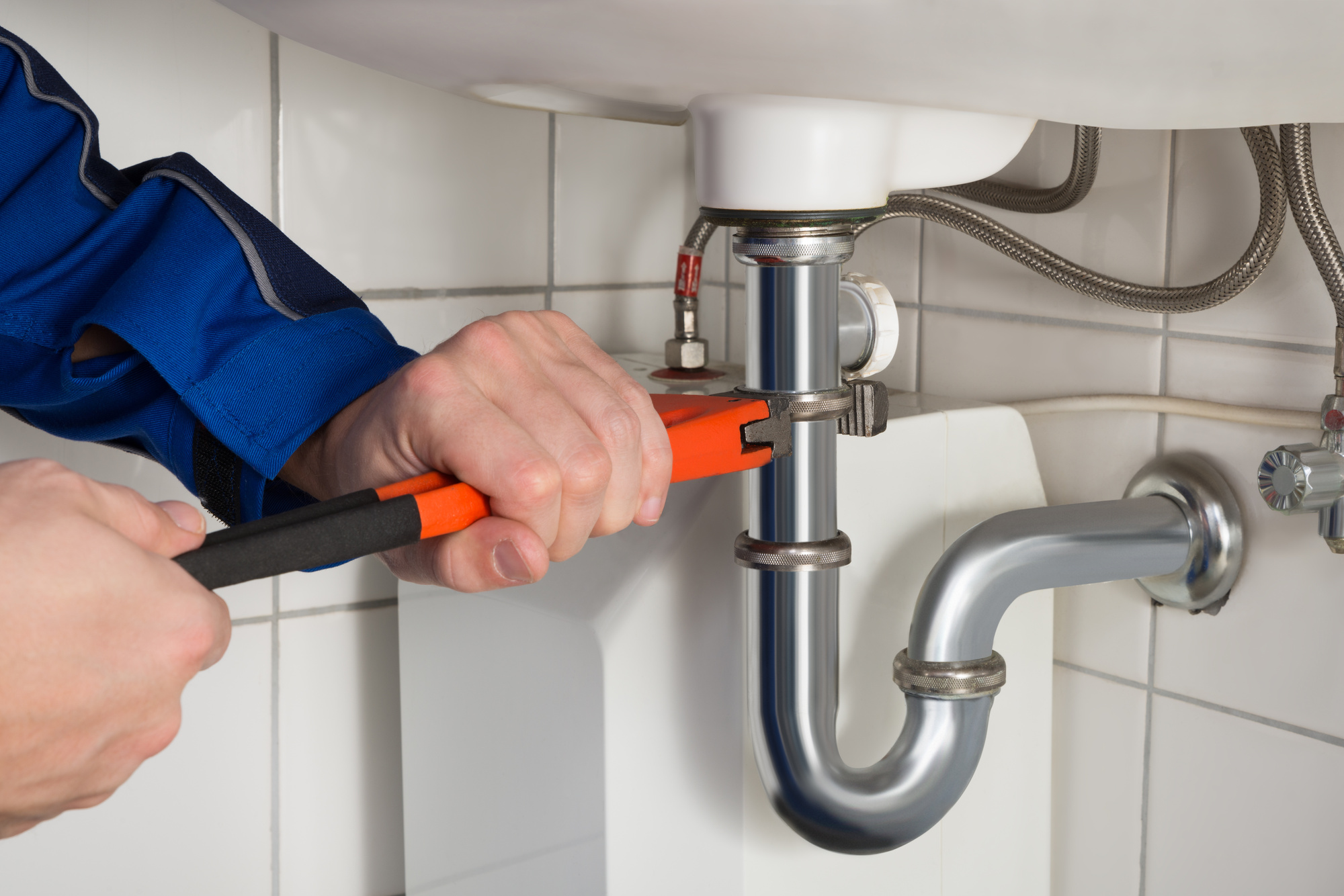 5 Crucial Reasons to Find Professional Help for Leak Repairs Today